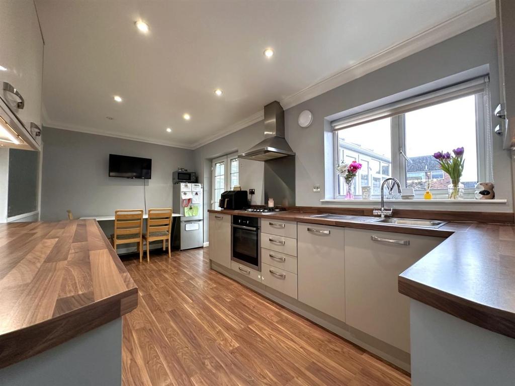 Contemporary Dining Kitchen 614