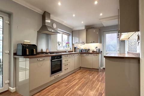 3 bedroom semi-detached house for sale, Peebles Road, Newark
