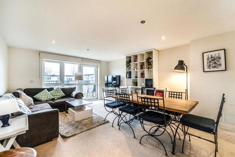 3 bedroom flat for sale, Limerick Close, London SW12