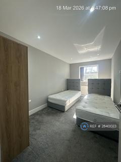 3 bedroom flat to rent, Crown Place, Shepperton, TW17