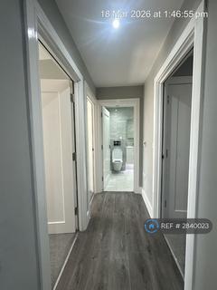 3 bedroom flat to rent, Crown Place, Shepperton, TW17