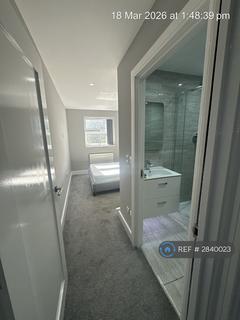 3 bedroom flat to rent, Crown Place, Shepperton, TW17