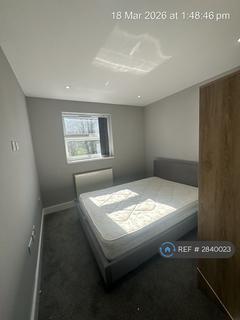 3 bedroom flat to rent, Crown Place, Shepperton, TW17