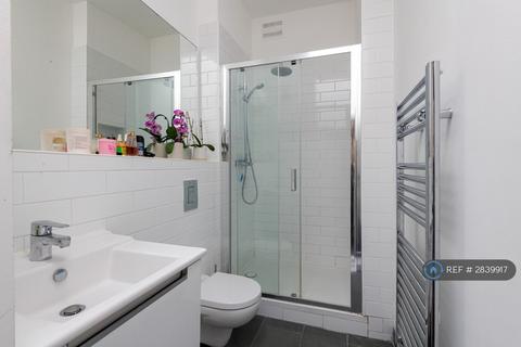 2 bedroom flat to rent, Balham Grove, London, SW12