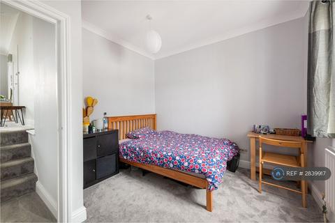 2 bedroom flat to rent, Balham Grove, London, SW12