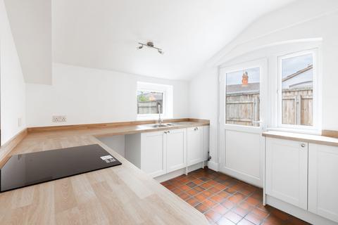 3 bedroom terraced house to rent, Queens Road, Evesham, WR11