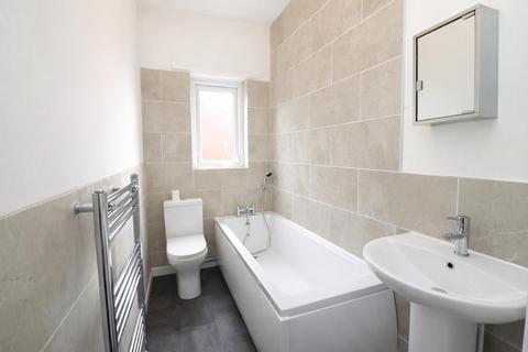 2 bedroom detached house to rent, Hobart Street, Bolton, BL1 3PY