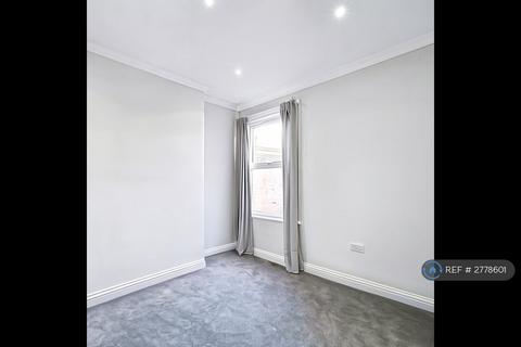3 bedroom flat to rent, Harlesden, London, NW10