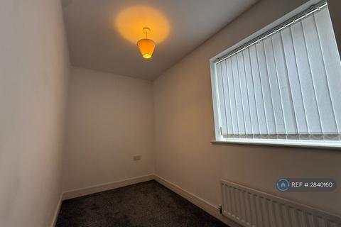 2 bedroom flat to rent, The Trinity, Bolton, BL3