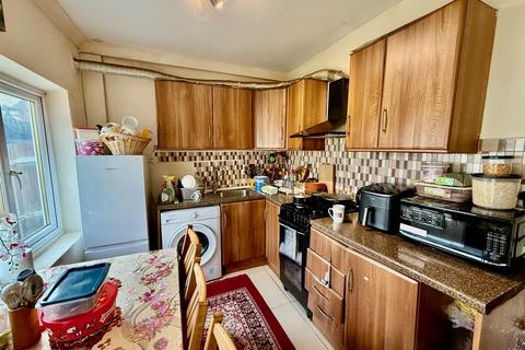 undefined, East Avenue, Southall