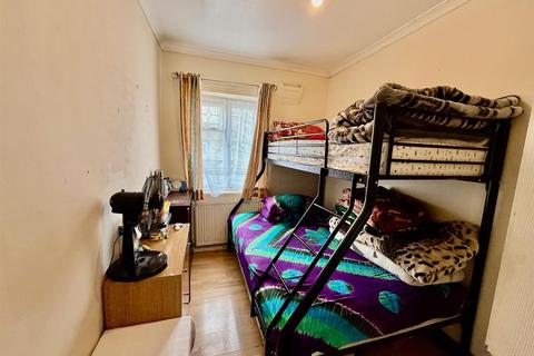 undefined, East Avenue, Southall