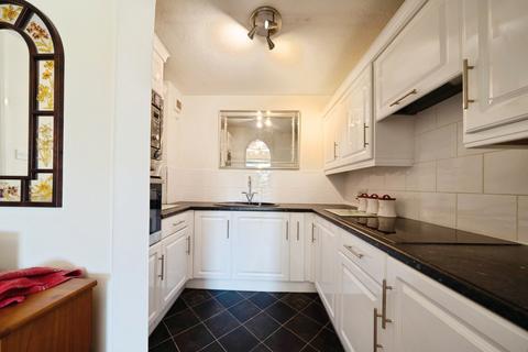 1 bedroom retirement property for sale, Pitson Close, Addlestone KT15