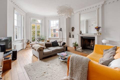 2 bedroom maisonette for sale, Essex Road, London, N1