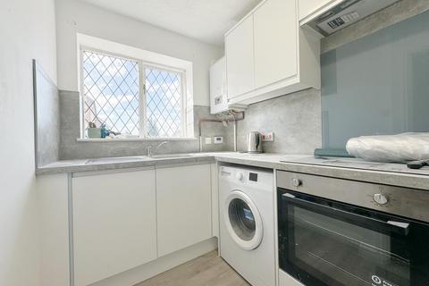 2 bedroom terraced house to rent, Morris Gardens, Ampthill, MK45