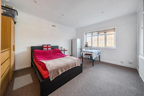 2 bedroom apartment for sale, Baronsmede, London