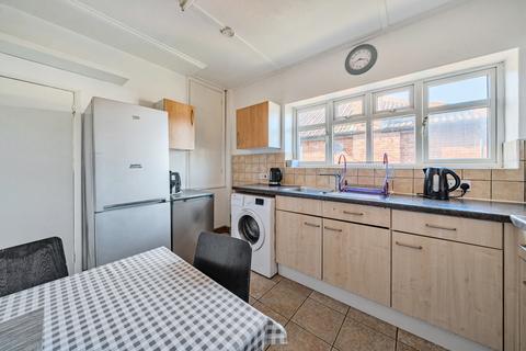 2 bedroom apartment for sale, Baronsmede, London