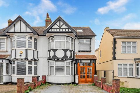 4 bedroom house for sale, Brantwood Gardens, Ilford