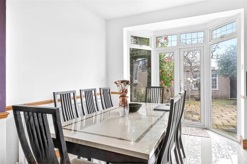 4 bedroom house for sale, Brantwood Gardens, Ilford