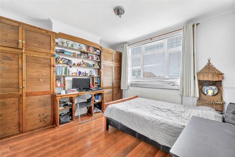 4 bedroom house for sale, Brantwood Gardens, Ilford