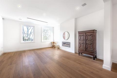 4 bedroom flat to rent, Frognal Lane, Hampstead NW3