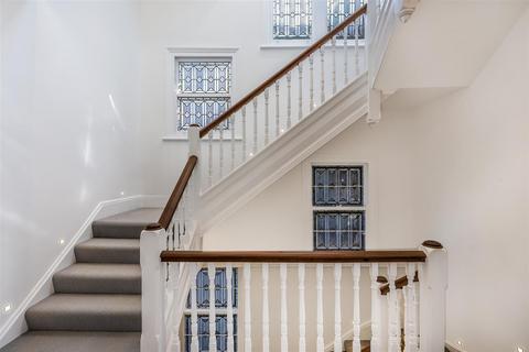 4 bedroom flat to rent, Frognal Lane, Hampstead NW3