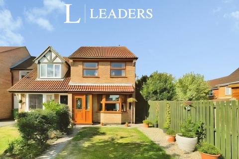 3 bedroom terraced house to rent, Opal Close, Rainworth, NG21