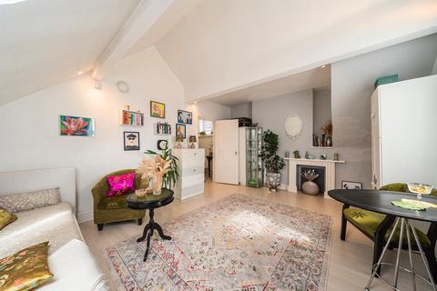 1 bedroom maisonette for sale, Broadway, London