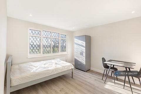 Studio to rent, Broad Walk, London, SE3