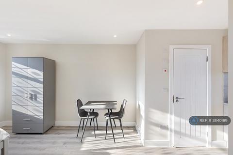 Studio to rent, Broad Walk, London, SE3
