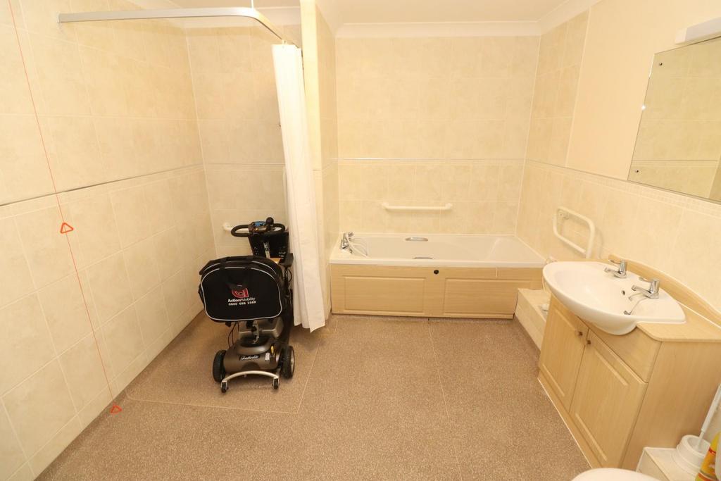 Bath/Shower Room/WC