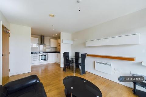 2 bedroom flat to rent, Icon Building, Ilford, IG1