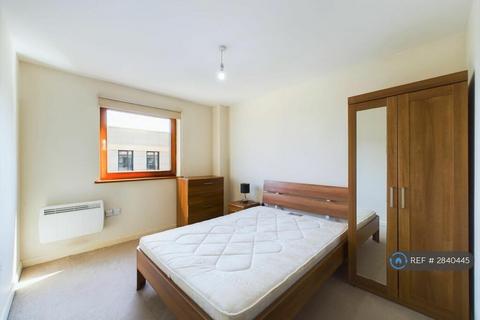 2 bedroom flat to rent, Icon Building, Ilford, IG1