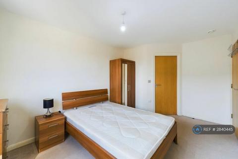 2 bedroom flat to rent, Icon Building, Ilford, IG1