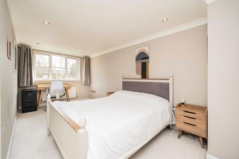 2 bedroom flat for sale, Amelia Close, London W3