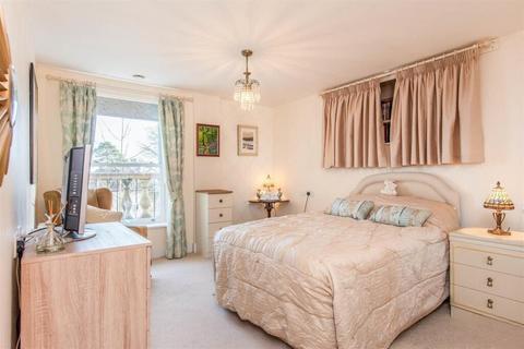 undefined, Malvern WR14