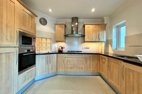 2 bedroom apartment to rent, -10 Studland Road, Bournemouth, BH4