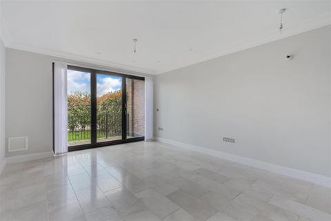 2 bedroom apartment to rent, The Crescent, Station Road, Woldingham CR3