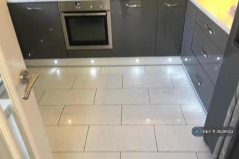 3 bedroom end of terrace house to rent, Cotmans Close, Hayes, Middlesex, UB3