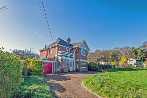 4 bedroom detached house for sale, Calbourne Road, Carisbrooke