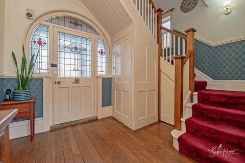 4 bedroom detached house for sale, Calbourne Road, Carisbrooke