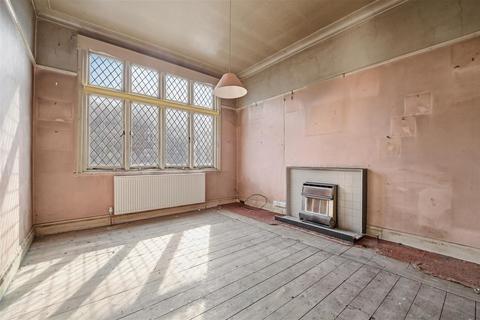 undefined, Campbell Road, Hanwell