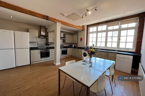 1 bedroom in a flat share to rent, Bells Square, Sheffield, S1
