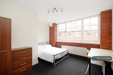 1 bedroom in a flat share to rent, Bells Square, Sheffield, S1