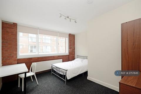 1 bedroom in a flat share to rent, Bells Square, Sheffield, S1