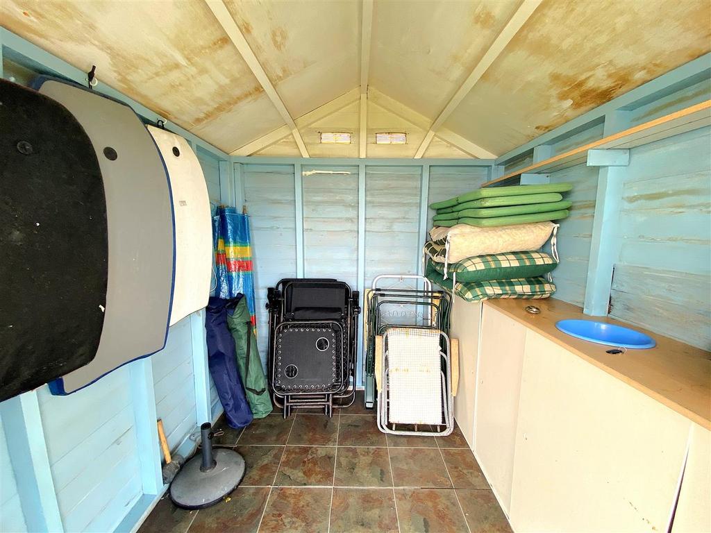 Beach Hut 3, Herbrand Walk East - Internal.jpg