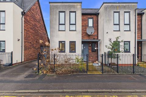 3 bedroom end of terrace house for sale, Heathfield Square, Hull, HU3 5DS