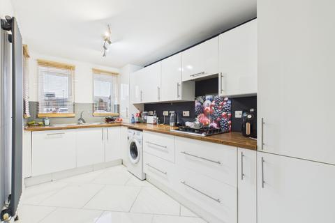 3 bedroom end of terrace house for sale, Heathfield Square, Hull, HU3 5DS