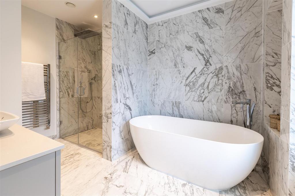 En-Suite to Principal Bedroom