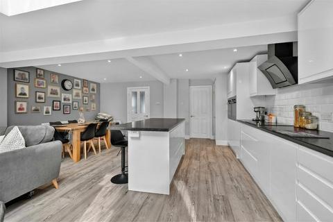 4 bedroom semi-detached house for sale, Vanbrugh Drive, York