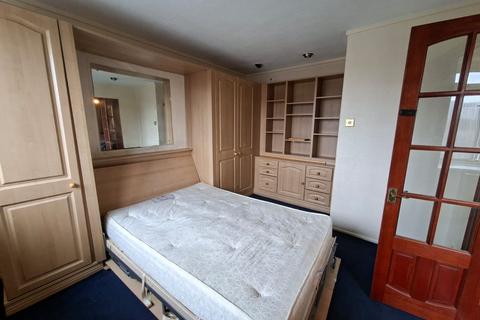 2 bedroom apartment to rent, Northumberland Park, London, N17